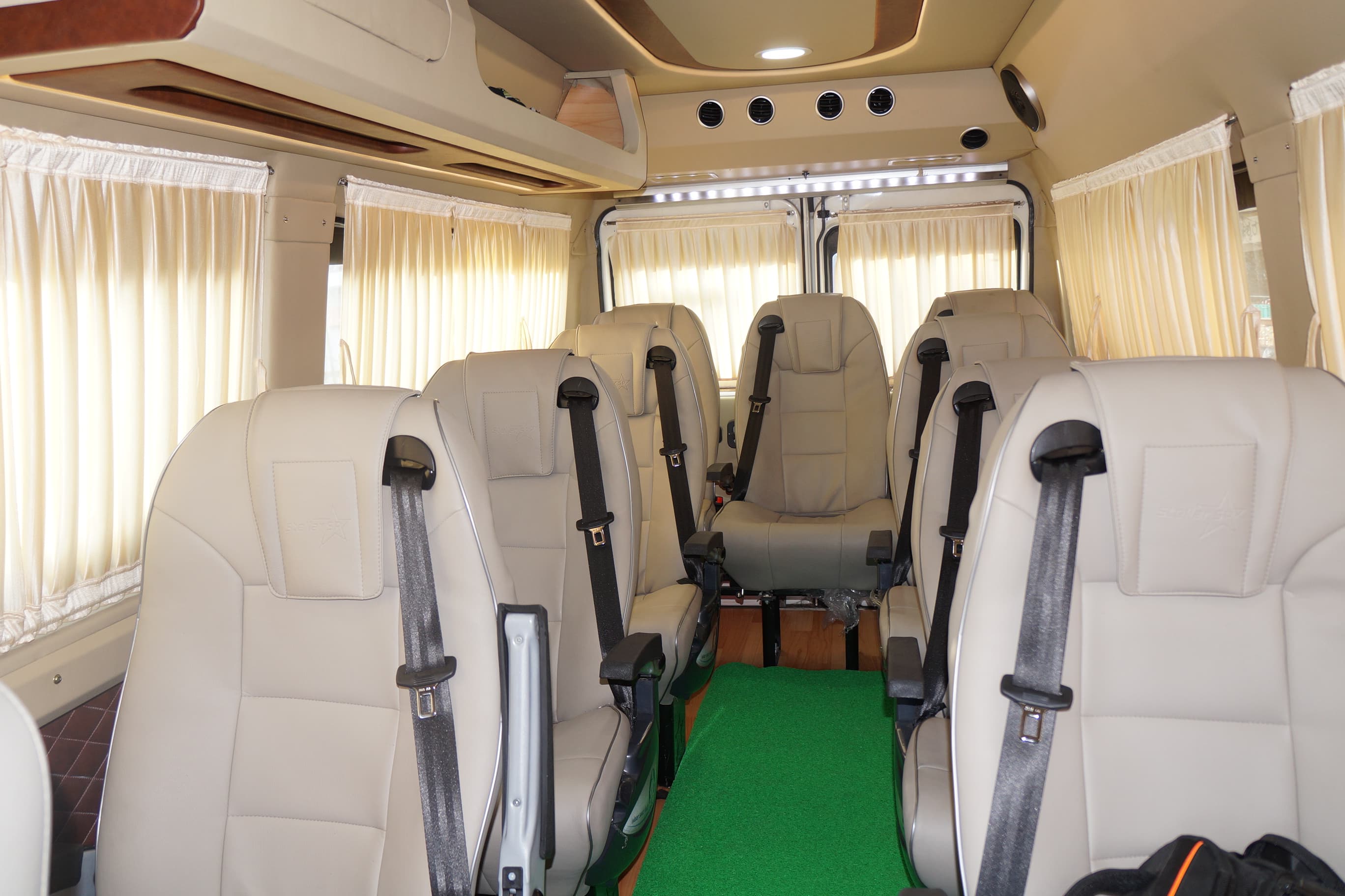 How Comfortable Is a 9-Seater Tempo Traveller for Long Distances?