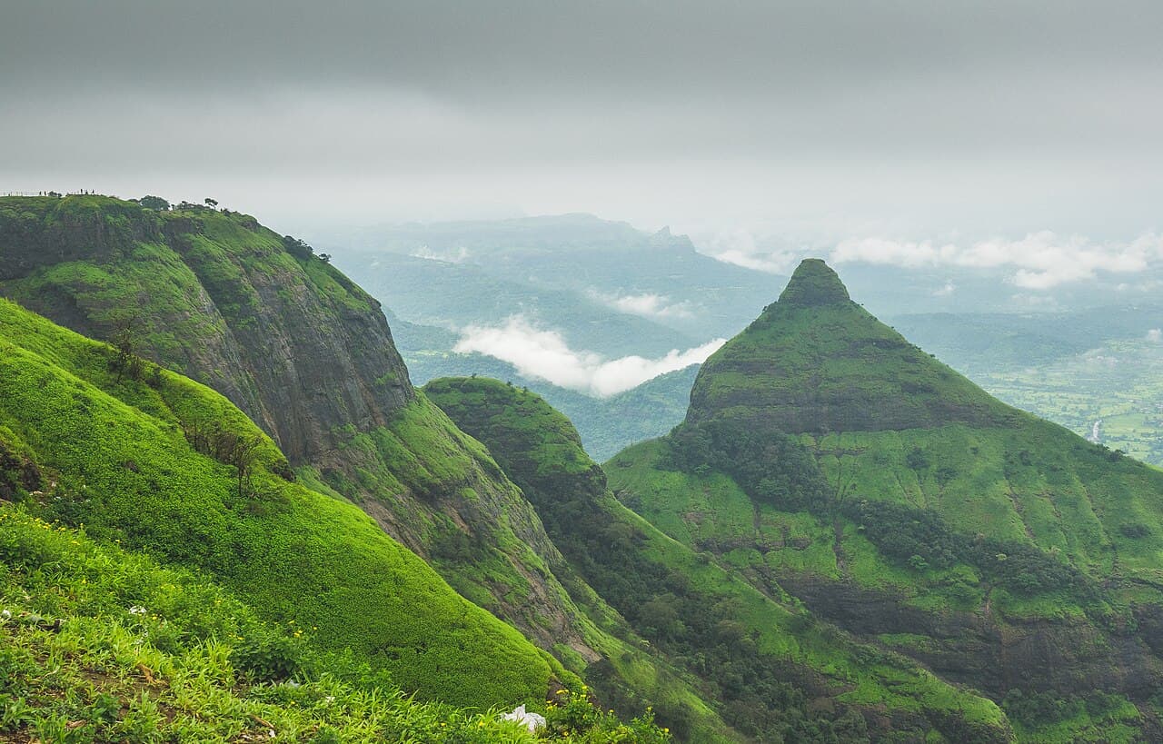 Mumbai to Lonavala and Mahabaleshwar – Hills, Mist, and Monsoons