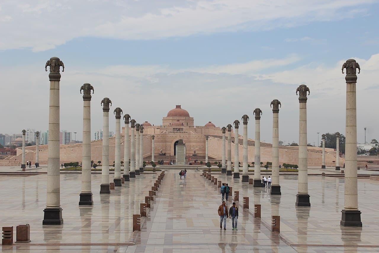 Which is the best way to travel from Bangalore to Lucknow?