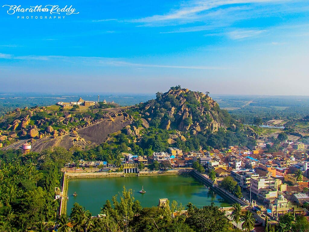 What can I see at Shravanabelagola apart from the statue?