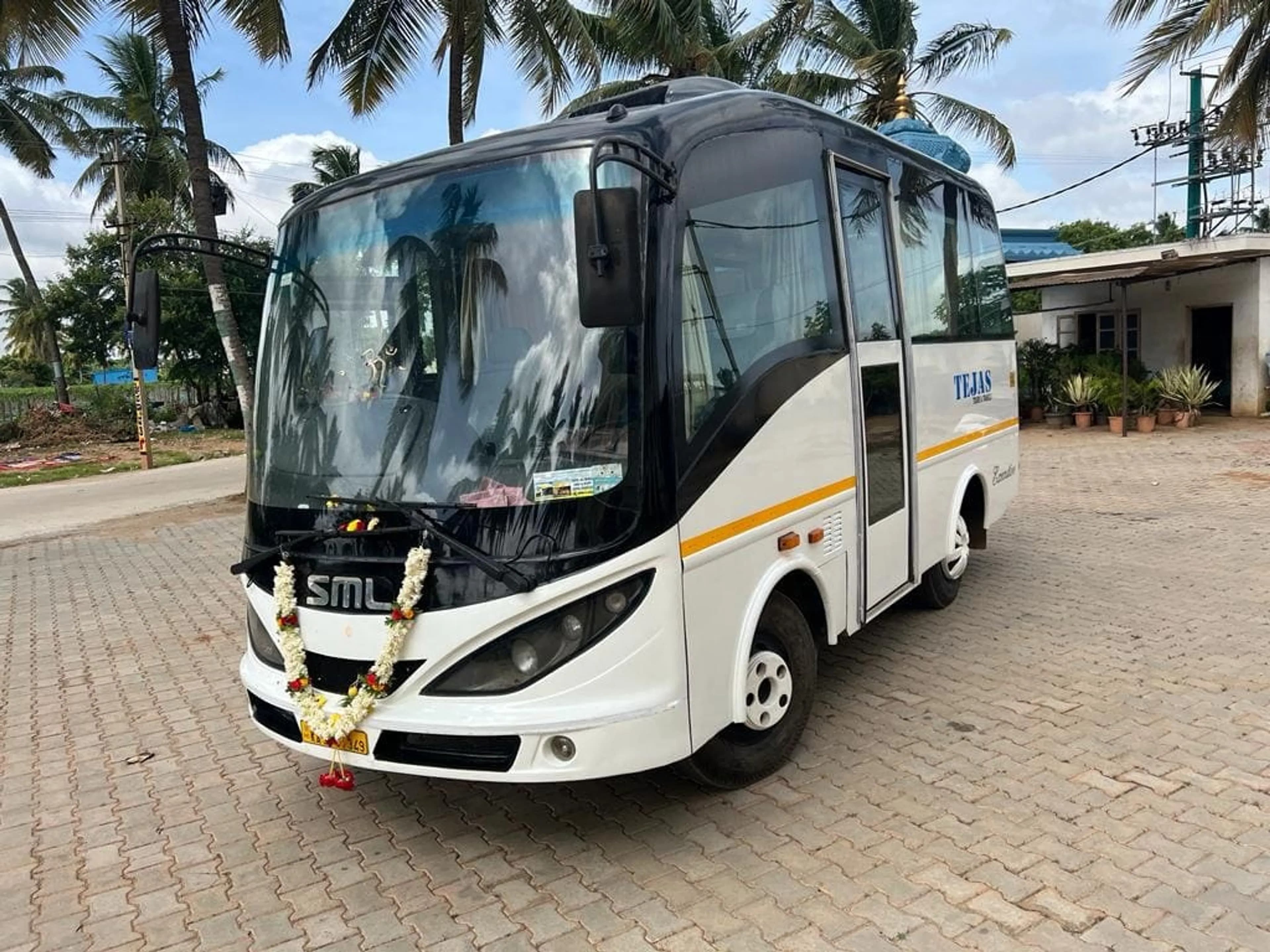 What Are the Best Transportation Options for Wedding Guests?