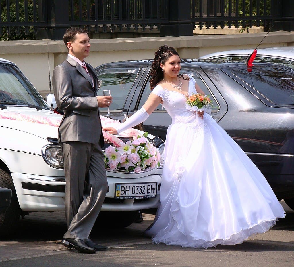 What are the trending wedding car decorations in Bangalore